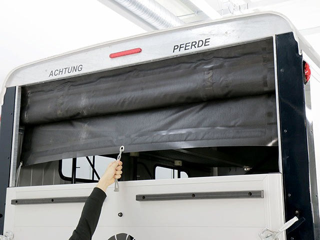 Cheval Liberte Pferdeanhänger Maxi 4| 4 Pferde| Pullman-Fahrwerk| 100km/h| schwarz-Neu