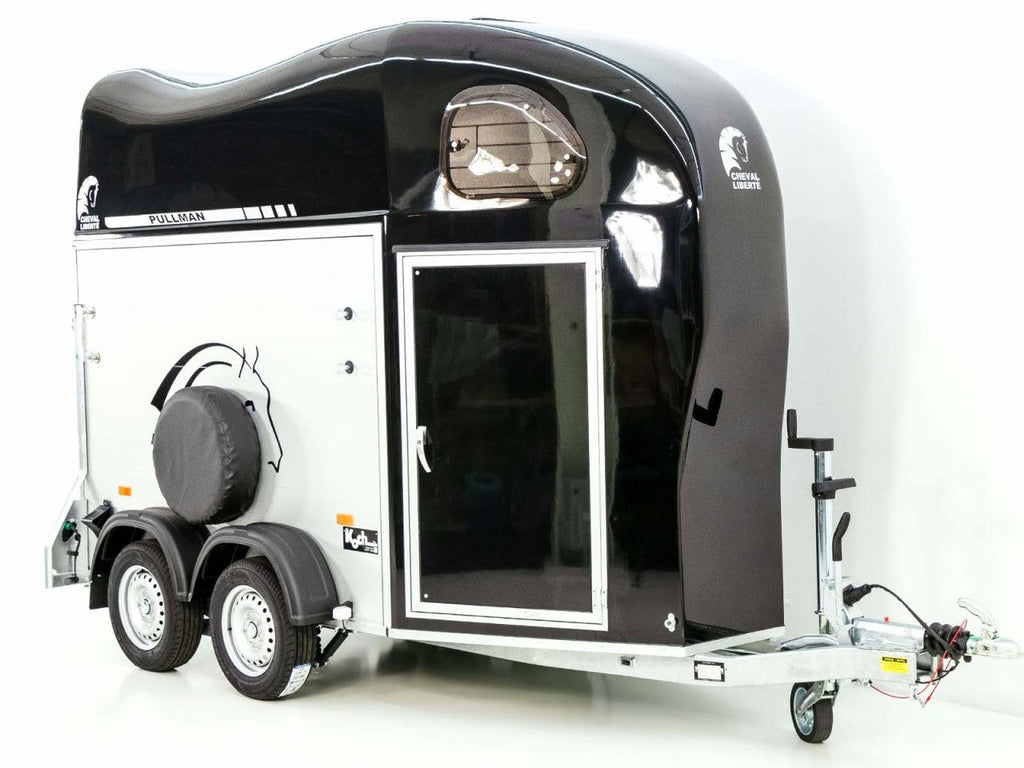 Cheval Liberte Pferdeanhänger GOLD One 1,5er| Pullmann-Fahrwerk| Sattelkammer| schwarz-Neu