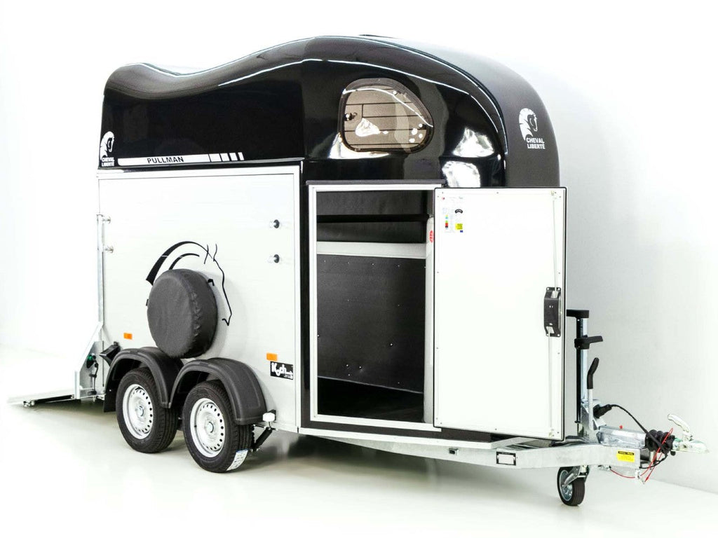 Cheval Liberte Pferdeanhänger GOLD One 1,5er| Pullmann-Fahrwerk| Sattelkammer| schwarz-Neu