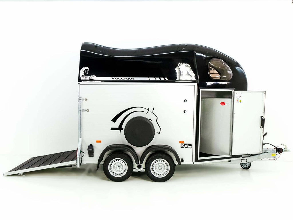 Cheval Liberte Pferdeanhänger GOLD One 1,5er| Pullmann-Fahrwerk| Sattelkammer| schwarz-Neu
