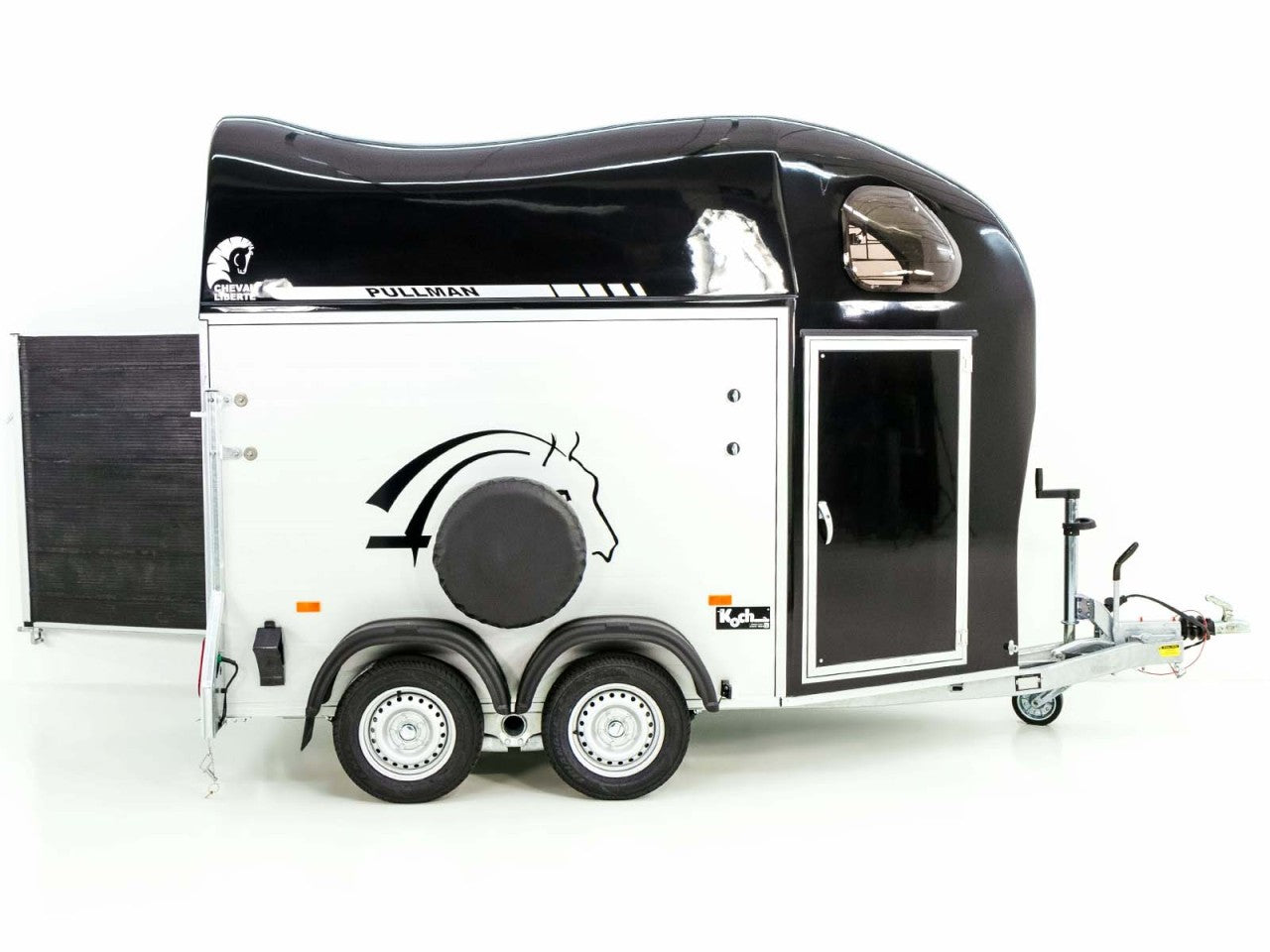 Cheval Liberte Pferdeanhänger GOLD One 1,5er| Pullmann-Fahrwerk| Sattelkammer| schwarz-Neu