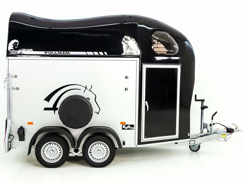 Cheval Liberte Pferdeanhänger GOLD One 1,5er| Pullmann-Fahrwerk| Sattelkammer| schwarz-Neu