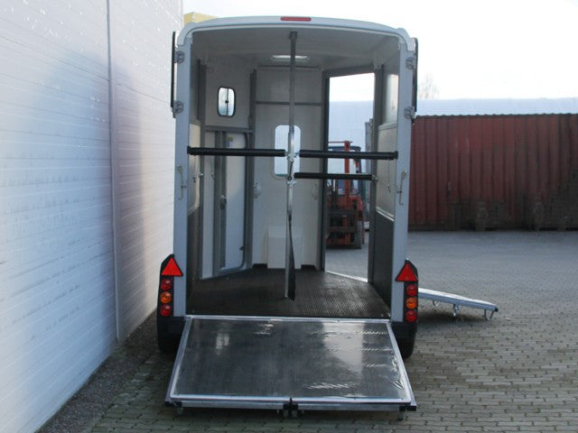 Ifor Williams Pferdeanhänger HB506|Frontausstieg|rot-Neu