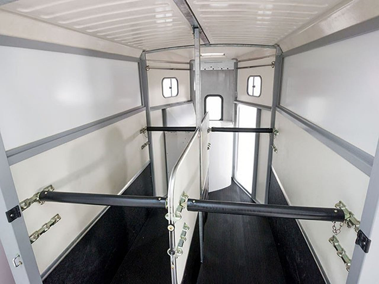 Ifor Williams Pferdeanhänger HB511|Sattelkammer|silber-Neu