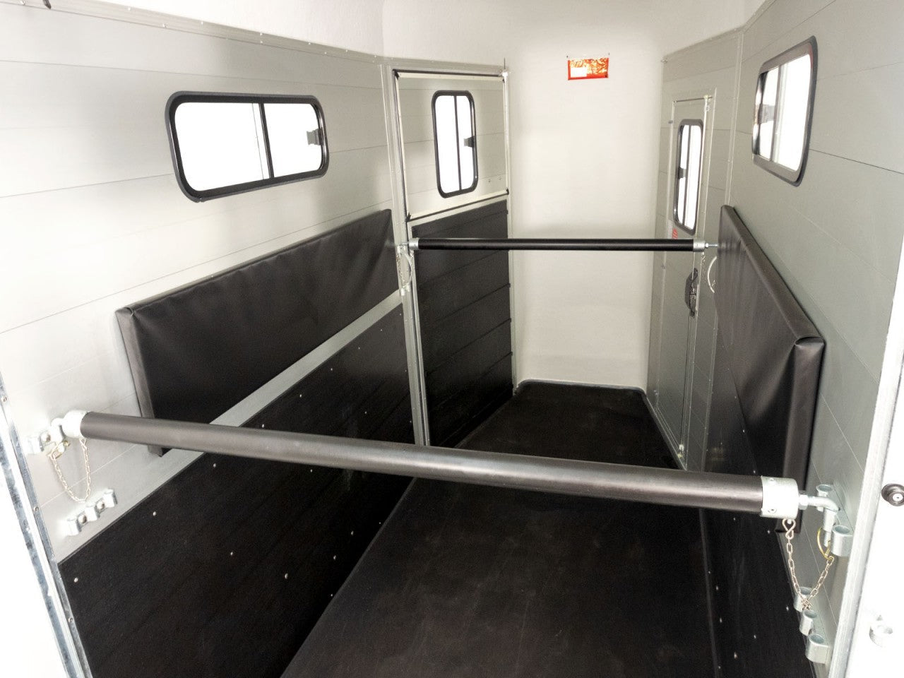Cheval Liberte Pferdeanhänger Touring One 1,5er|Pullman-Fahrwerk|Frontausstieg|schwarz-Neu
