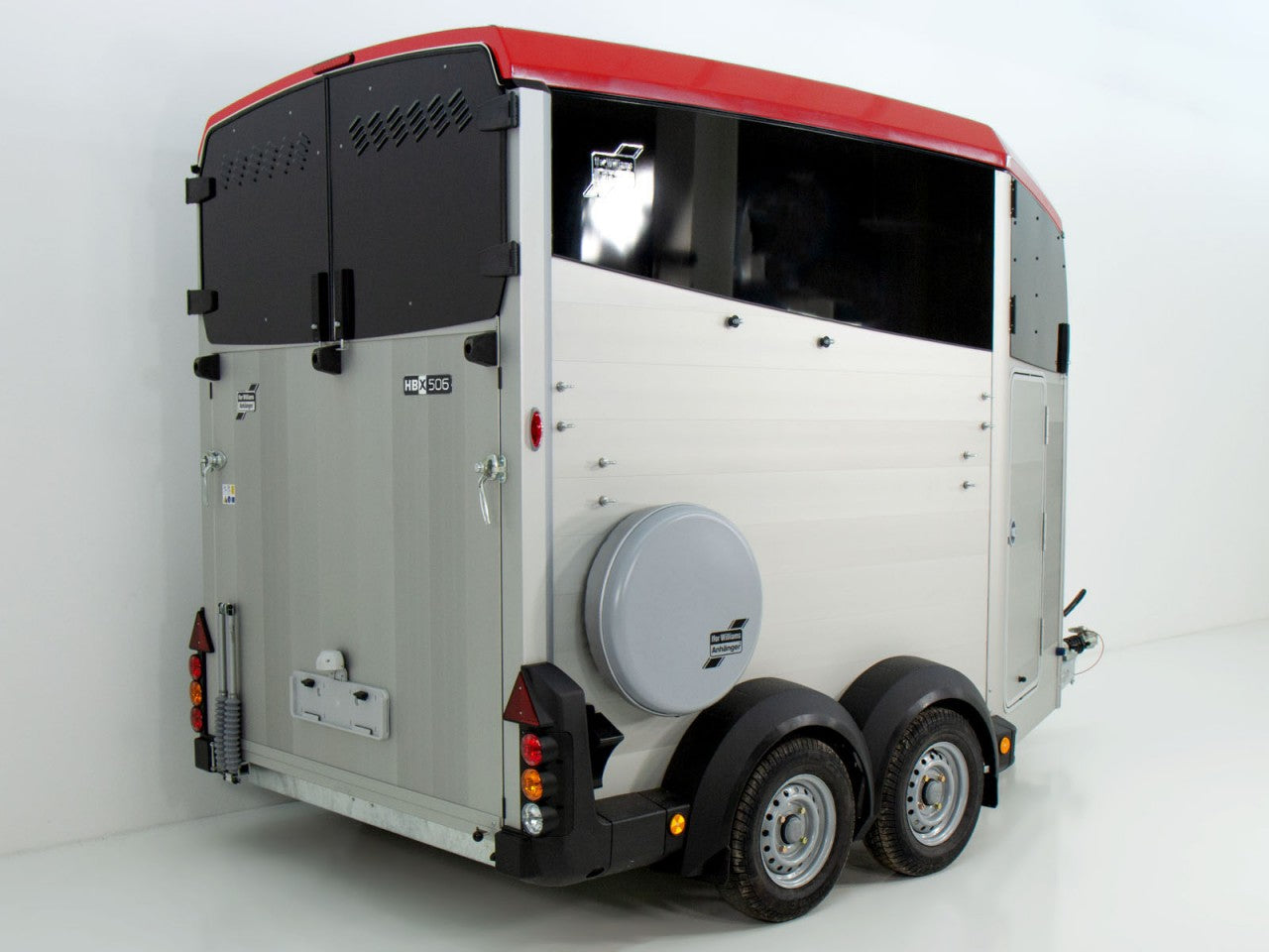 Ifor Williams Pferdeanhänger HBX 506|Sattelkammer|neues Modell|rot-Neu