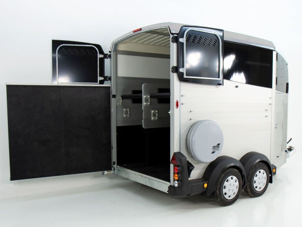 Ifor Williams Pferdeanhänger HBX 511|Sattelkammer|neues Modell|silber-Neu
