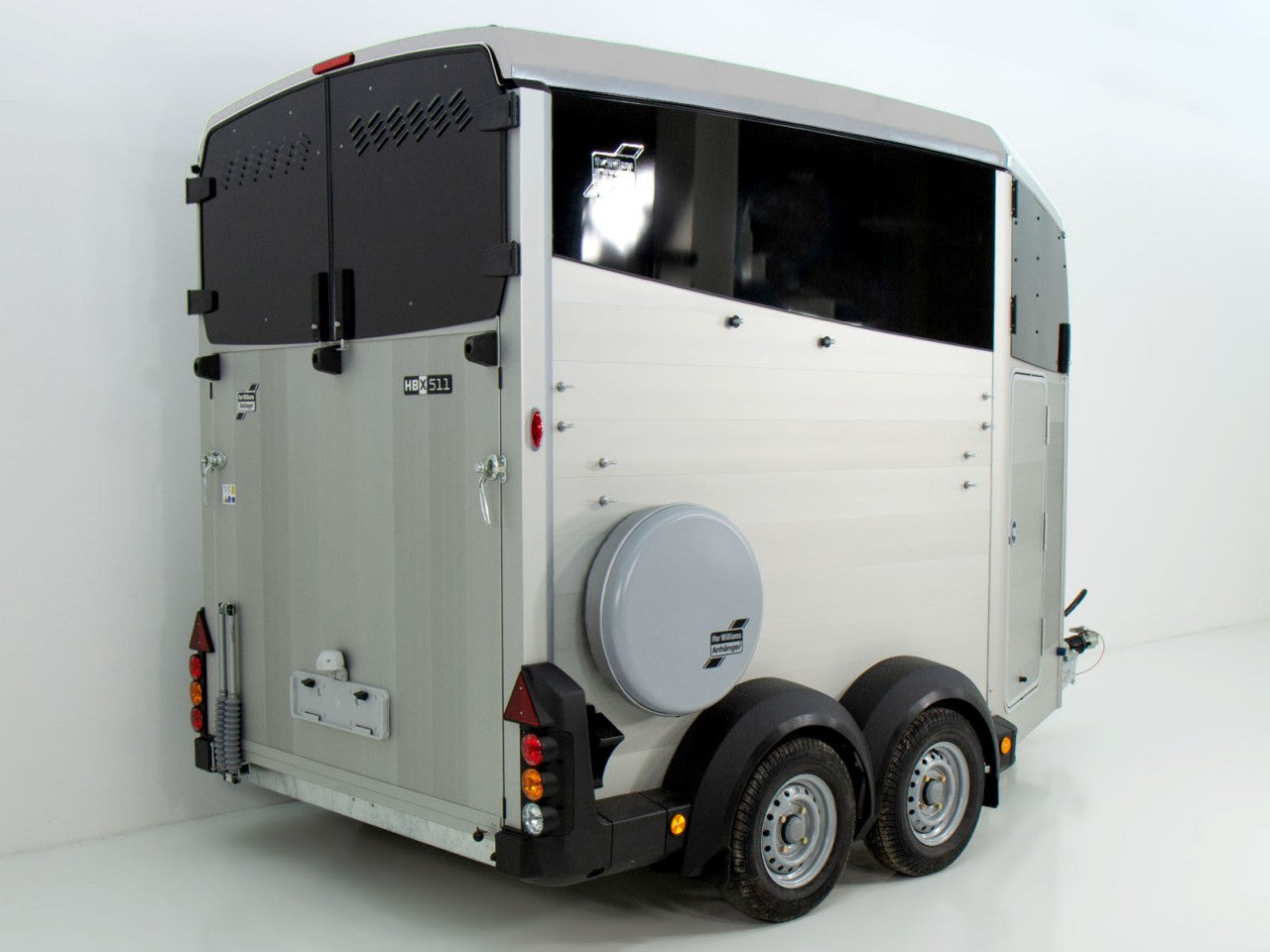 Ifor Williams Pferdeanhänger HBX 511|Sattelkammer|neues Modell|silber-Neu
