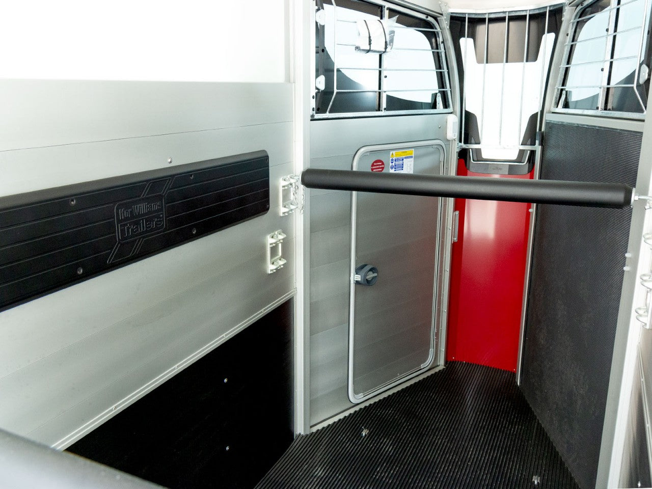 Ifor Williams Pferdeanhänger HBX 403|Frontausstieg|neues Modell|rot-Neu