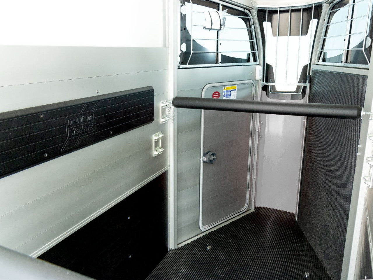 Ifor Williams Pferdeanhänger HBX 403|Frontausstieg|neues Modell|silber-Neu