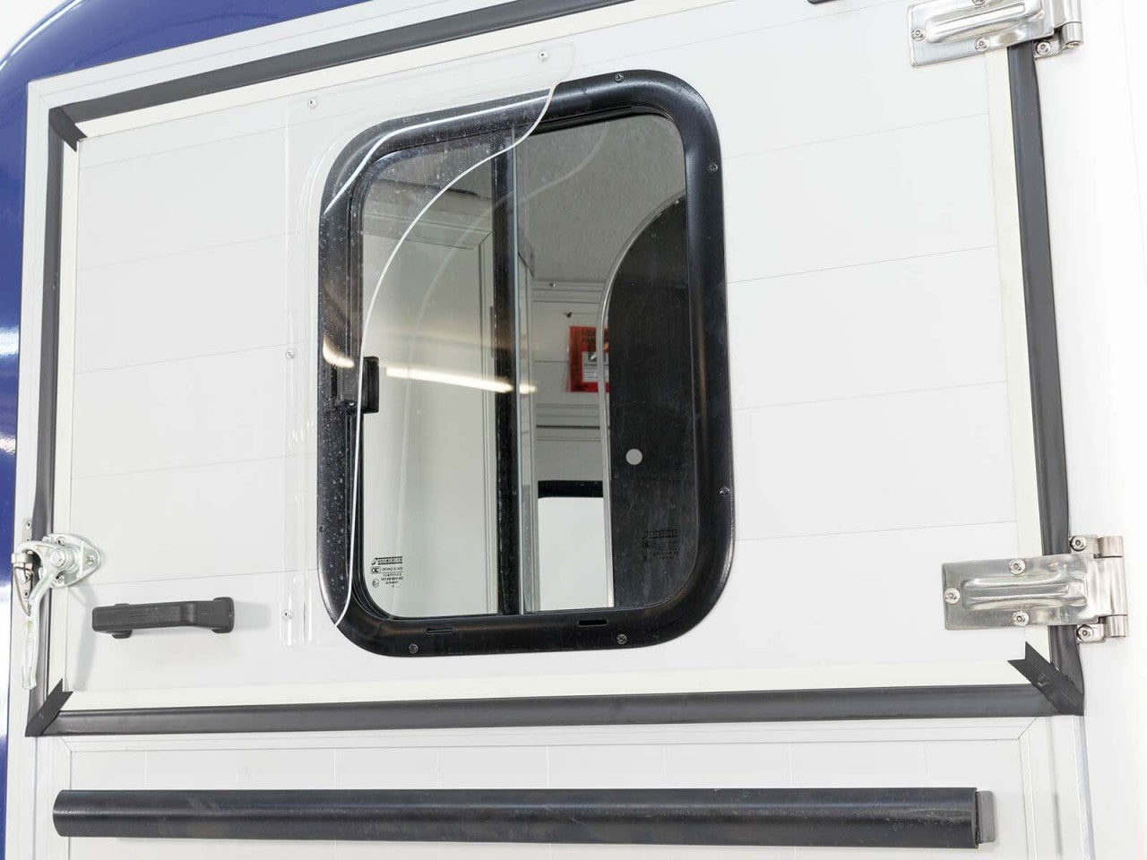 Cheval Liberte Pferdeanhänger Touring Country|Sattelkammer|Frontausstieg|blau-Neu