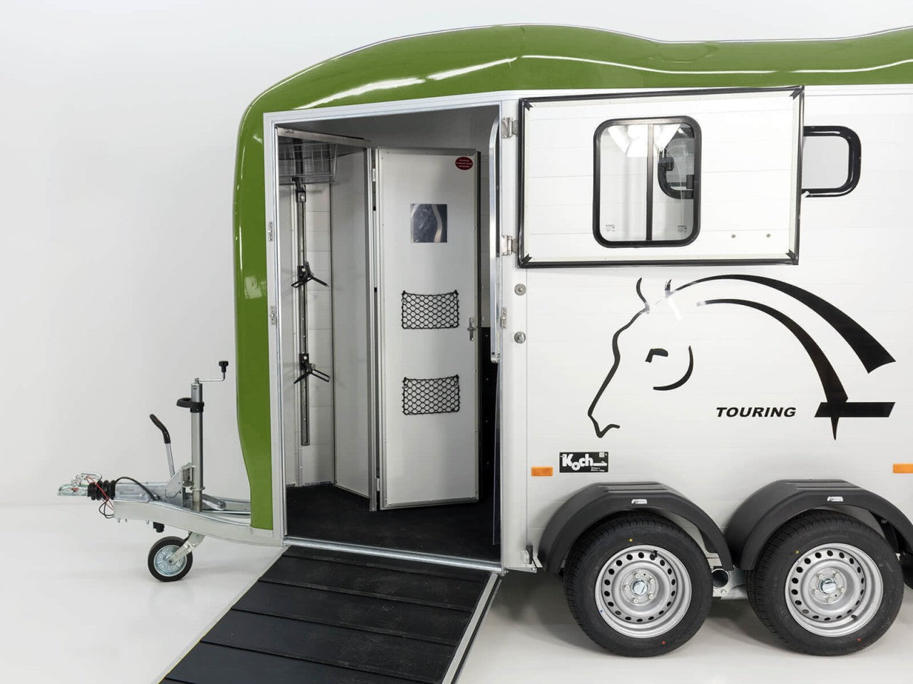 Cheval Liberte Pferdeanhänger Touring Country|Sattelkammer|Frontausstieg|olivgrün-Neu