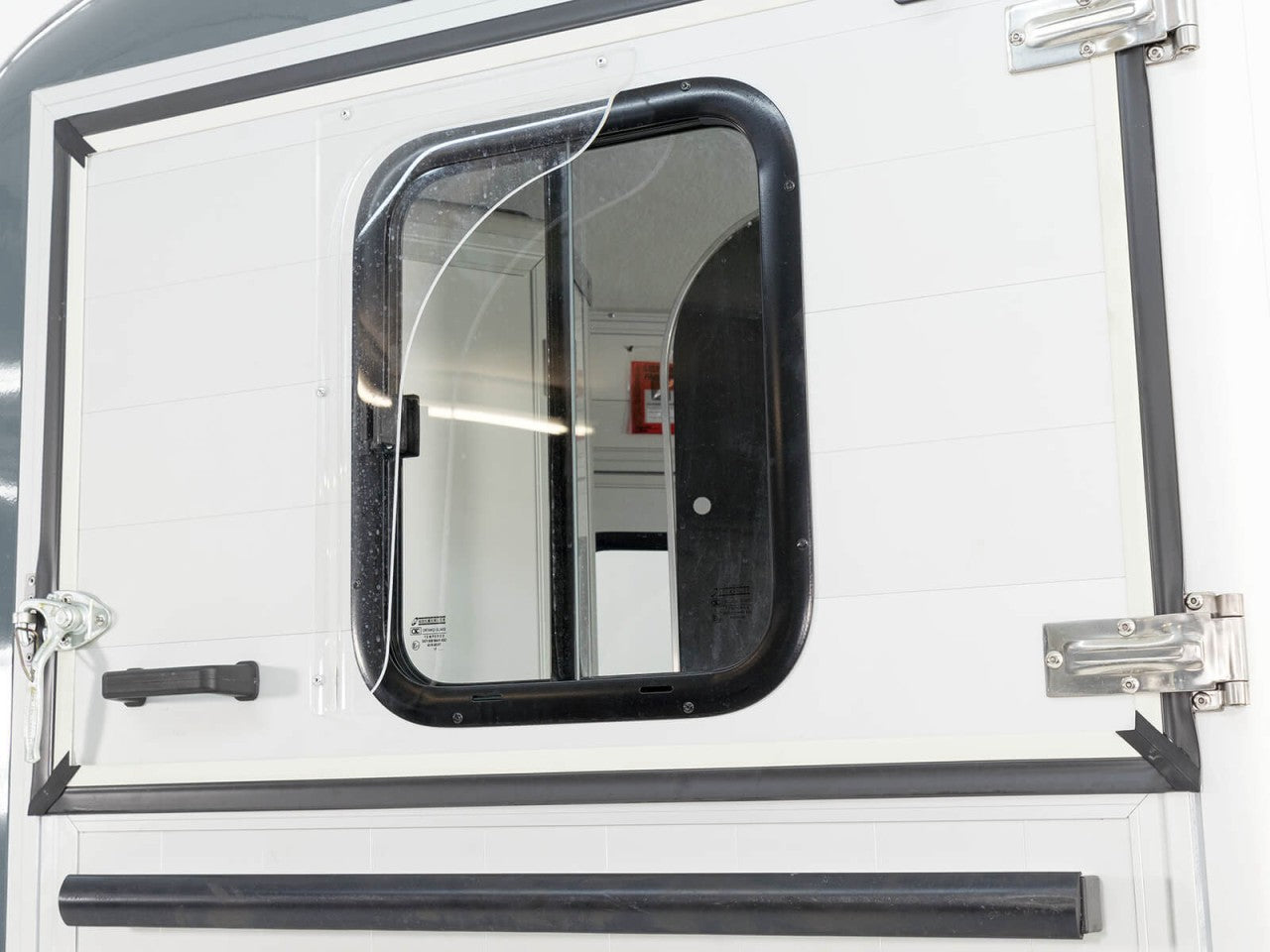 Cheval Liberte Pferdeanhänger Touring Country|Sattelkammer|Frontausstieg|grau-Neu