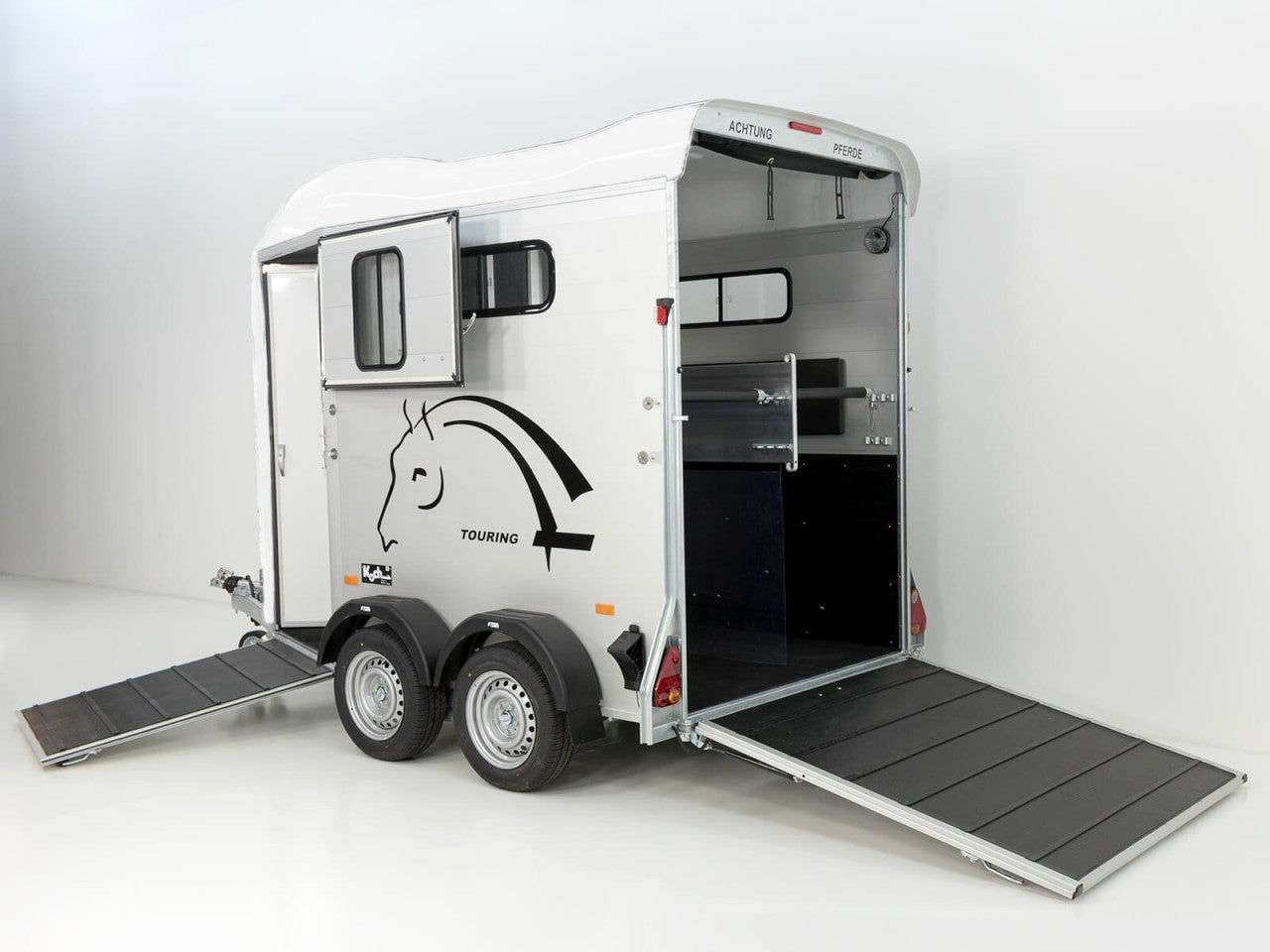 Cheval Liberte Pferdeanhänger Touring Country|Sattelkammer|Frontausstieg|weiß-Neu