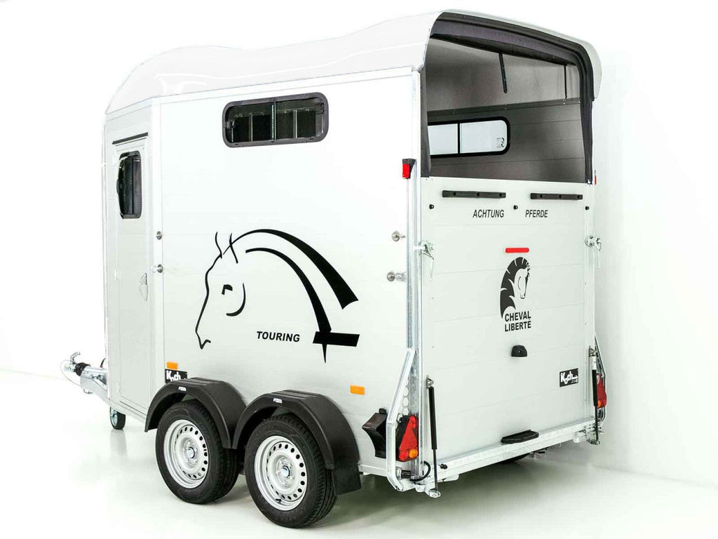 Cheval Liberte Pferdeanhänger Touring Jumping| Pullman-Fahrwerk|Sattelkammer|weiß-Neu