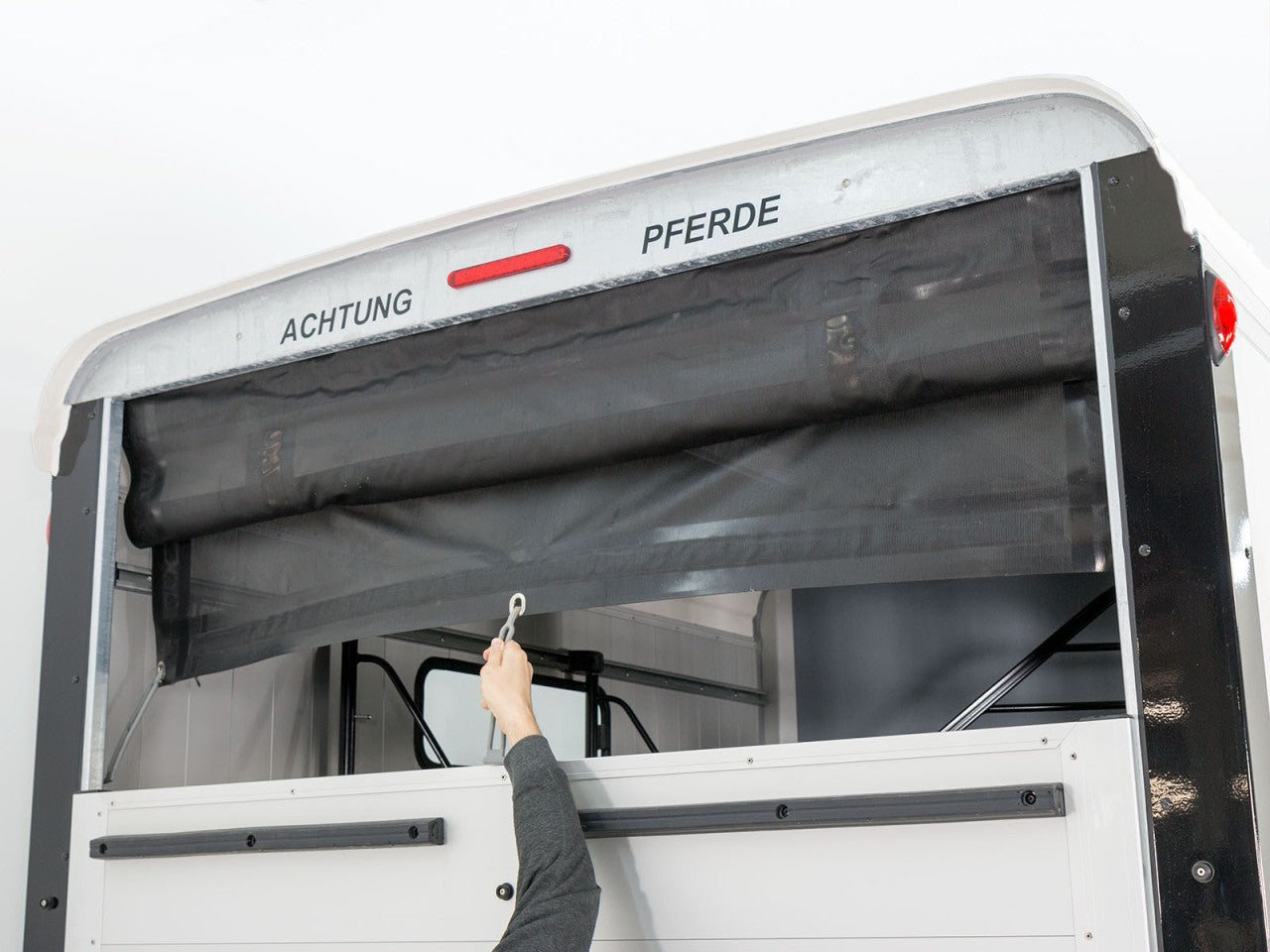 Cheval Liberte Pferdeanhänger Maxi 3|3 Pferde|Pullmann 2 Fahrwerk|weiß-Neu