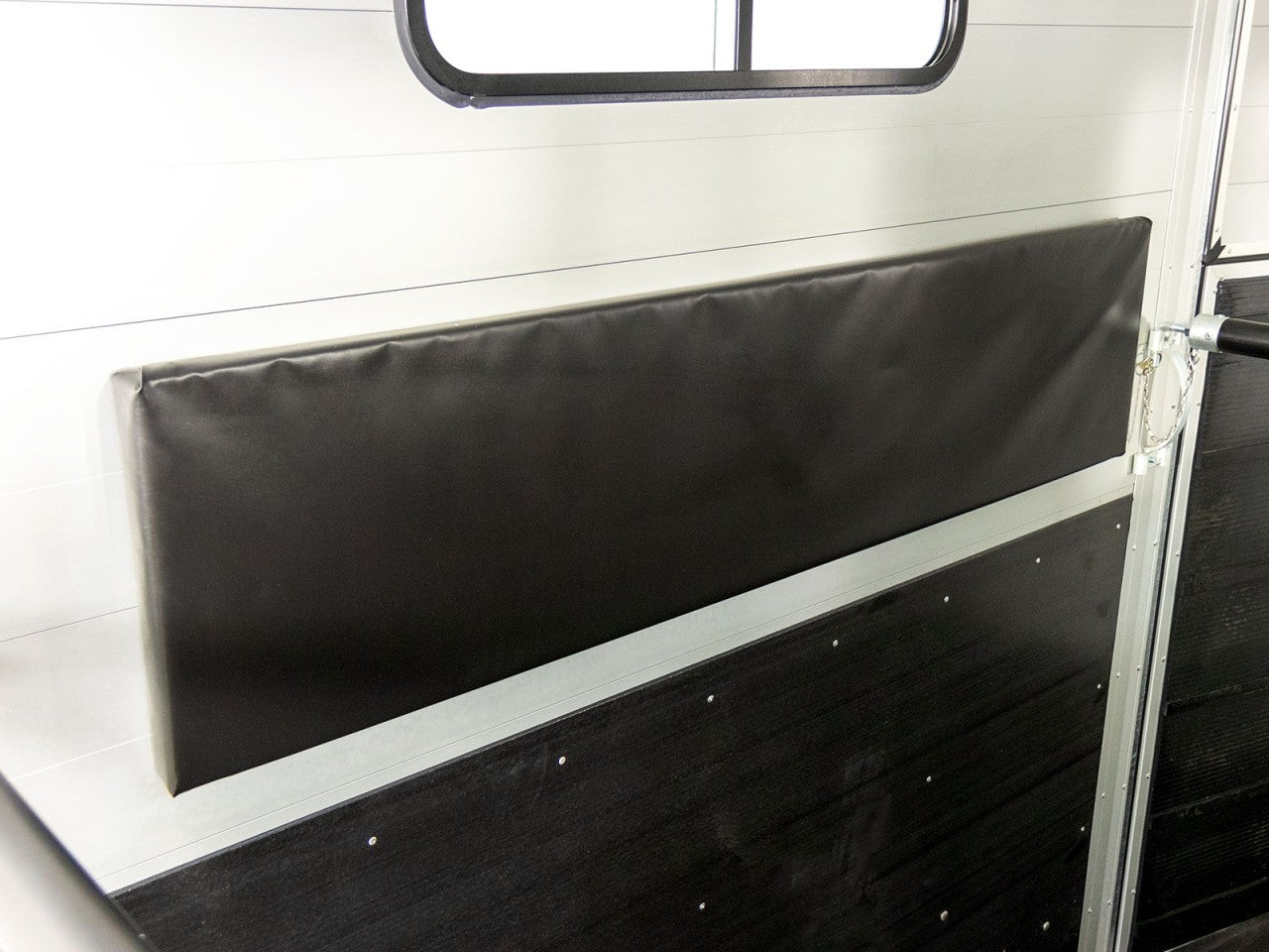 Cheval Liberte Pferdeanhänger Touring One 1,5er|Pullman-Fahrwerk|Frontausstieg-Neu