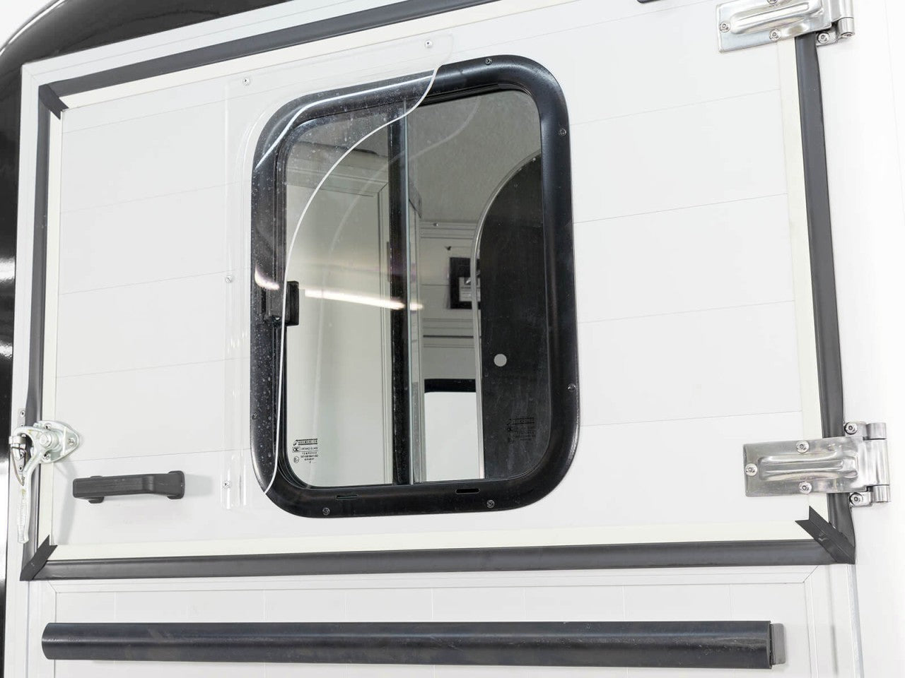 Cheval Liberte Pferdeanhänger Touring Country|Sattelkammer|Frontausstieg-Neu