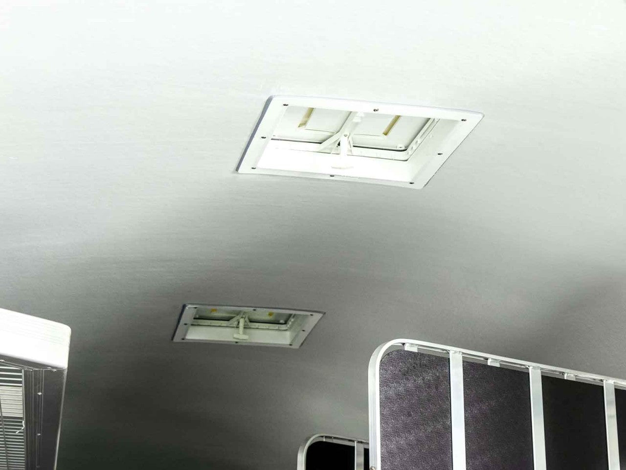 Cheval Liberte Pferdeanhänger Maxi 4|4 Pferde|Pullman-Fahrwerk|100km/h-Neu