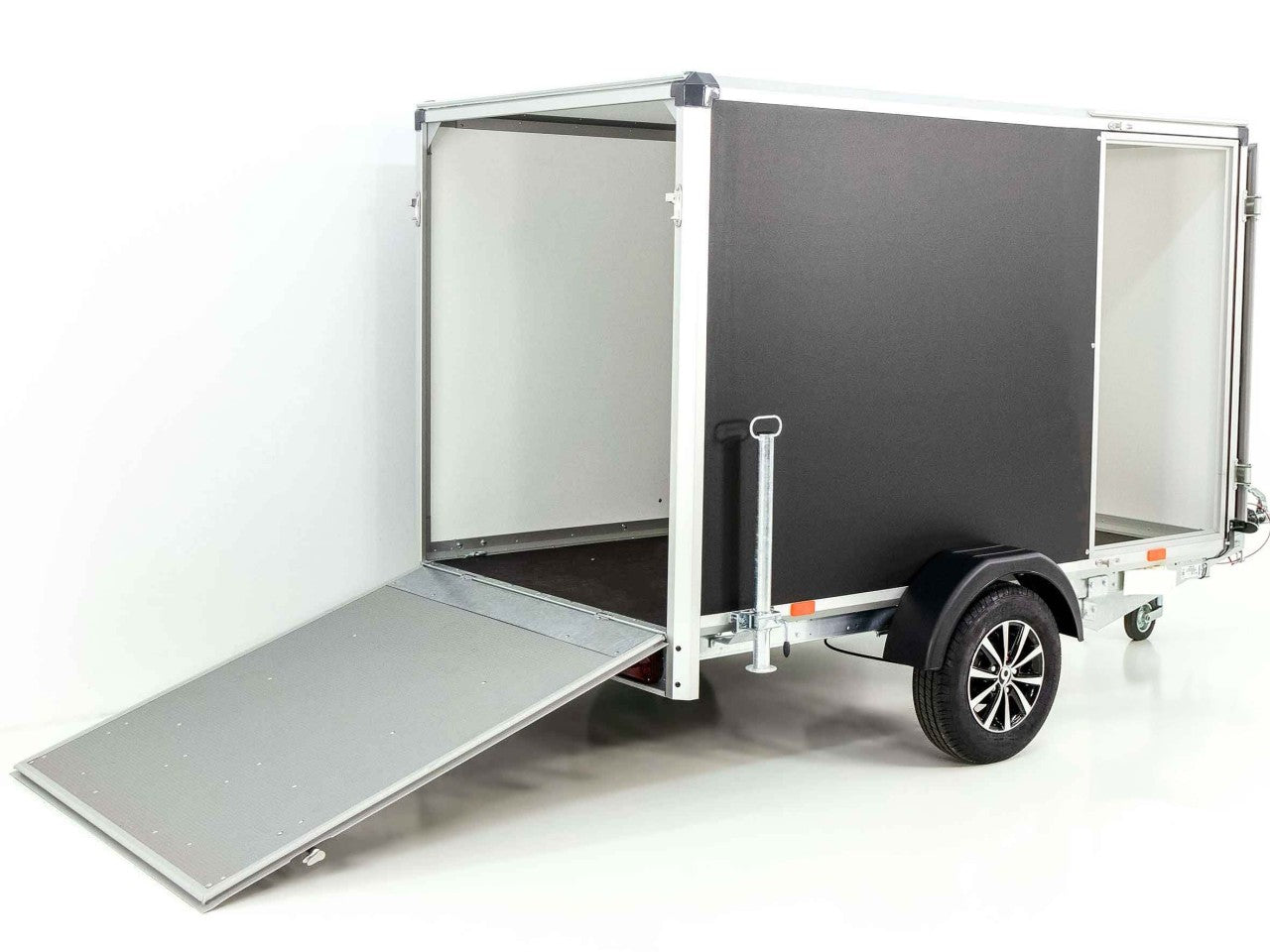 Variant Kofferanhänger Black Edition 148x258cm H:157 1,35t|Rampe|Tür-Neu