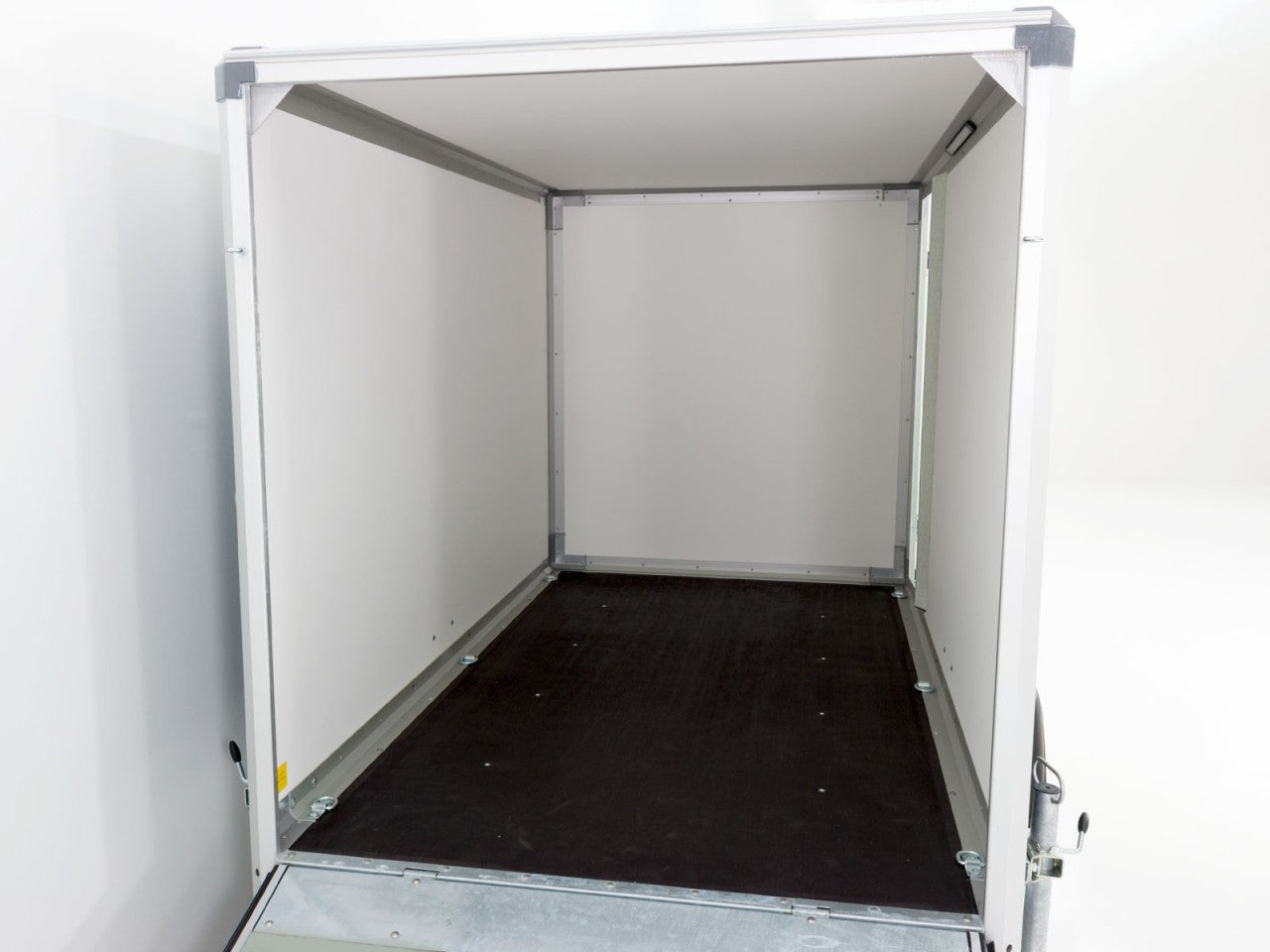 Variant Kofferanhänger Black Edition 148x258cm H:157 1,35t|Rampe|Tür-Neu