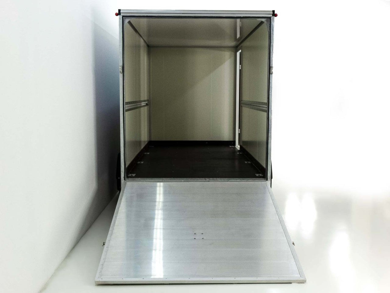 Vezeko Kofferanhänger 184x405cm Höhe:205cm 2,7t|Rampe|Tür|silber-Neu