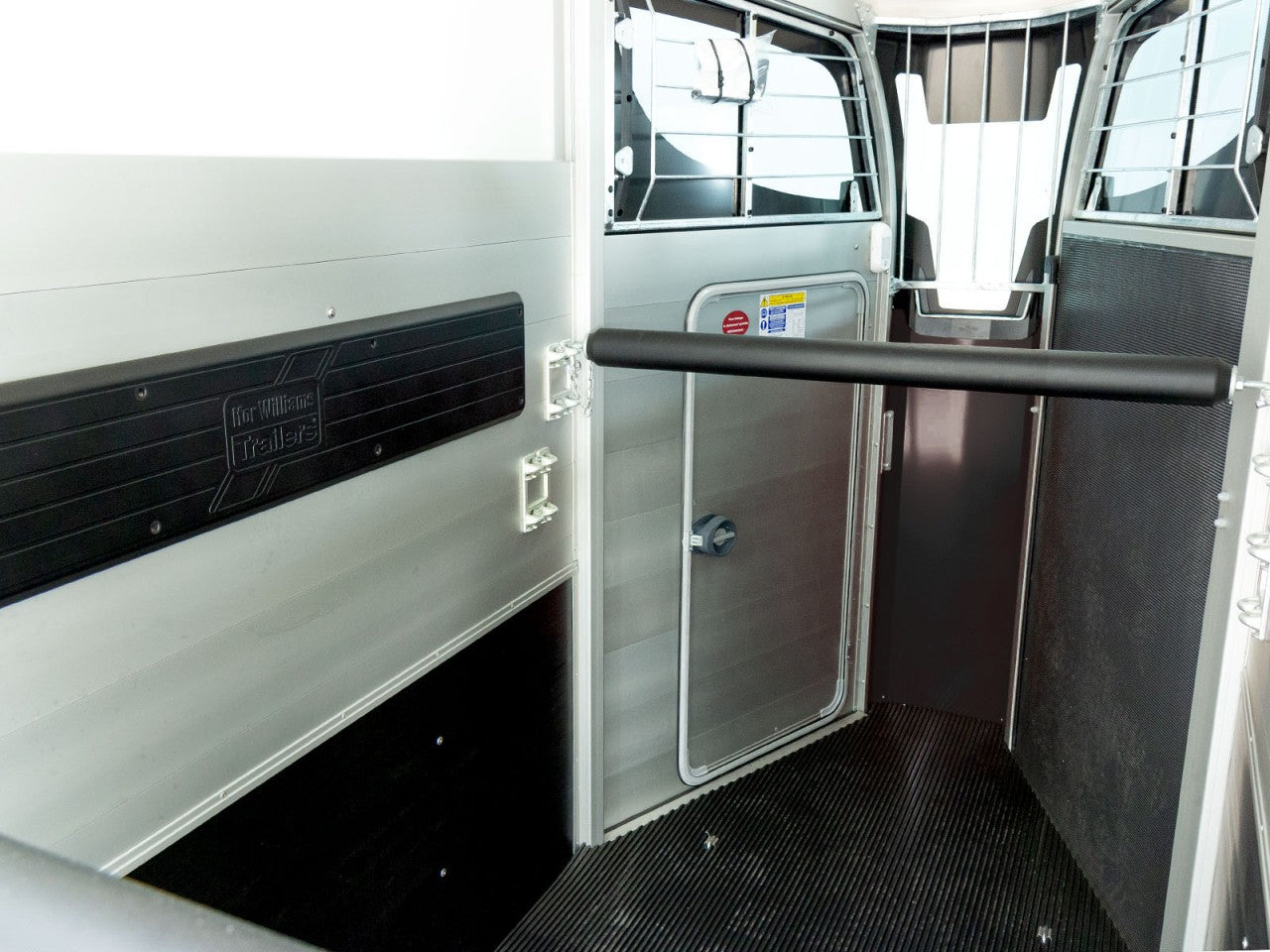 Ifor Williams Pferdeanhänger HBX 403|Frontausstieg|neues Modell-Neu