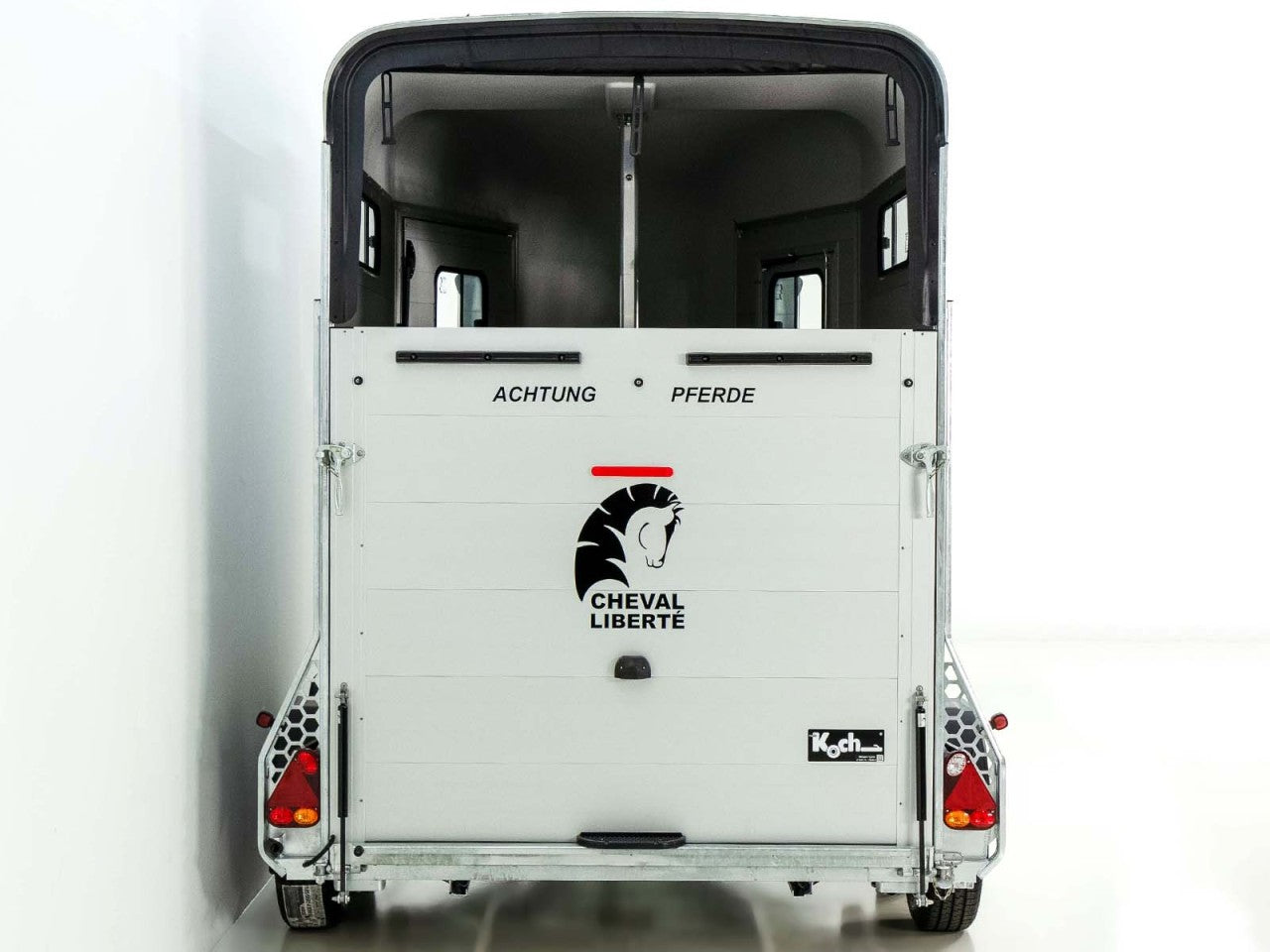 Cheval Liberte Pferdeanhänger Touring Country| Pullman-Fahrwerk| Frontausstieg| blau-Neu