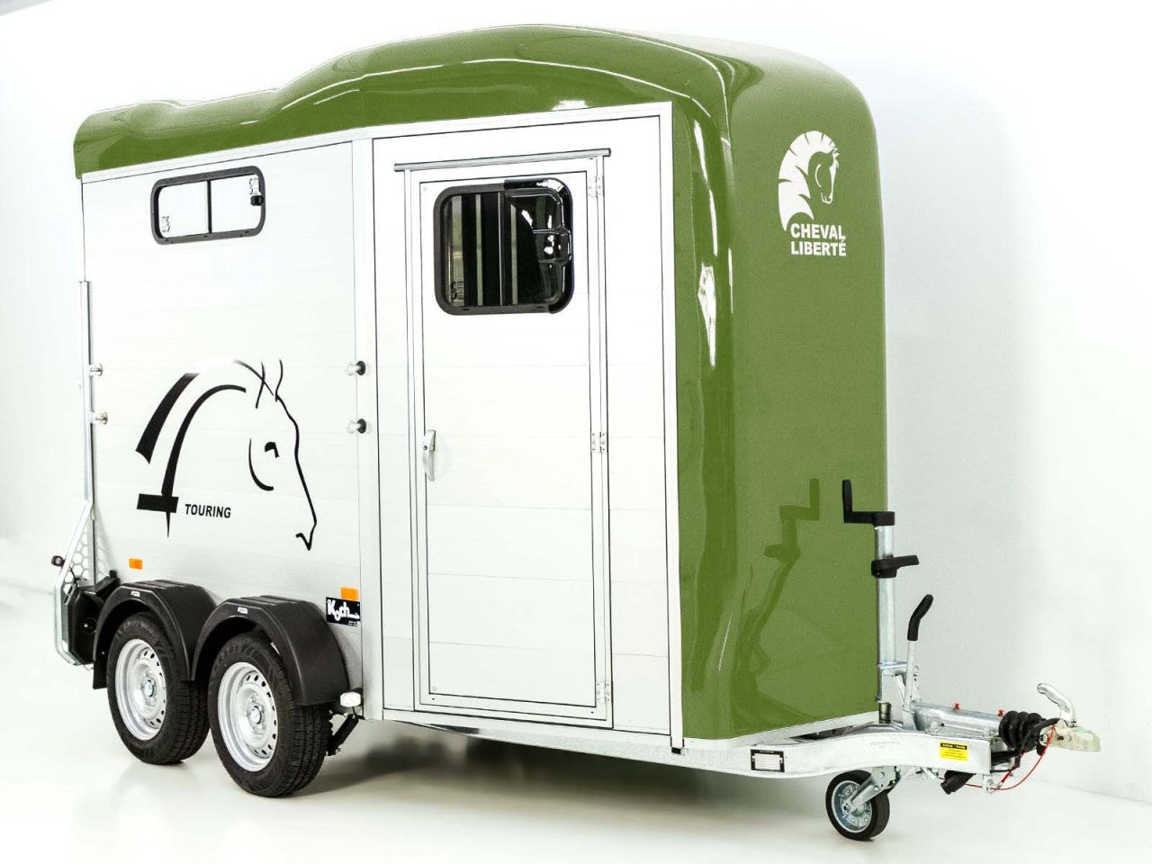 Cheval Liberte Pferdeanhänger Touring Country| Pullman-Fahrwerk| Frontausstieg| olivgrün-Neu