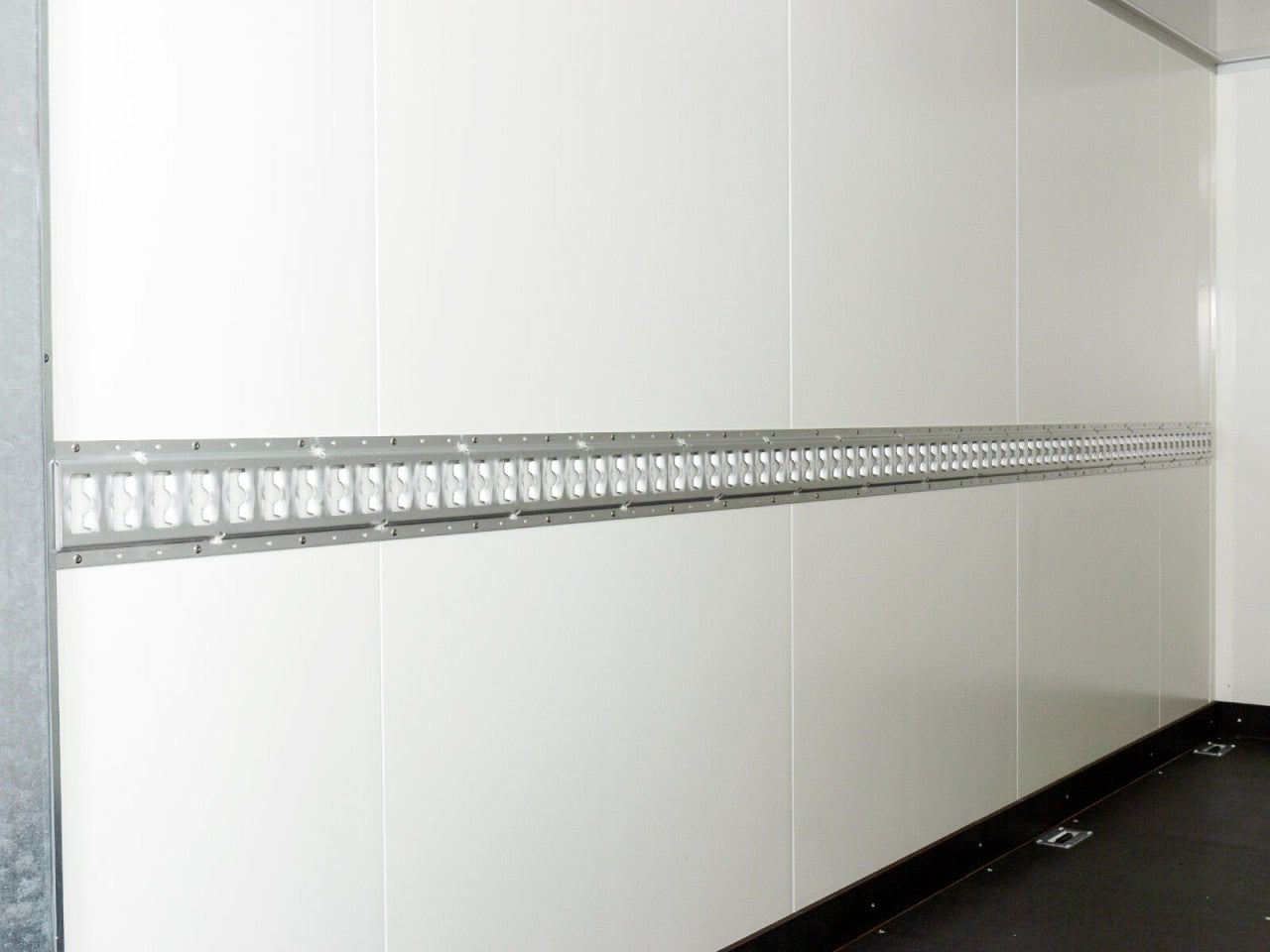 Vezeko Kofferanhänger 204x405cm Höhe:205cm 2,7t|Rampe|schwarz-Neu