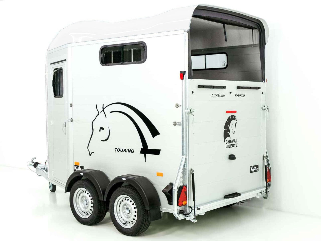 Cheval Liberte Pferdeanhänger Touring Jumping| Pullman-Fahrwerk|Sattelkammer|weiß-Neu