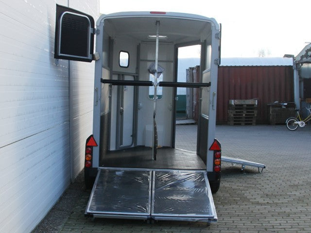 Ifor Williams Pferdeanhänger HB506|Frontausstieg|Klappenkombi|schwarz-Neu