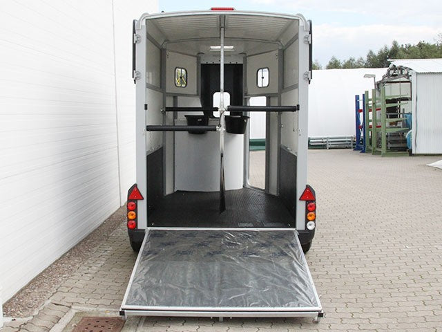 Ifor Williams Pferdeanhänger HB506|Sattelkammer|schwarz-Neu