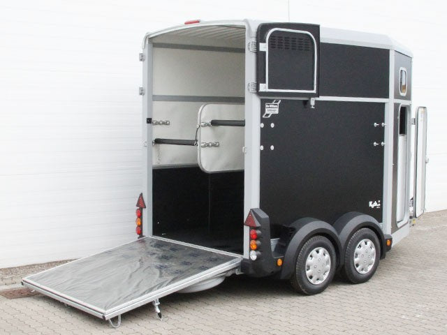 Ifor Williams Pferdeanhänger HB506|Sattelkammer|schwarz-Neu