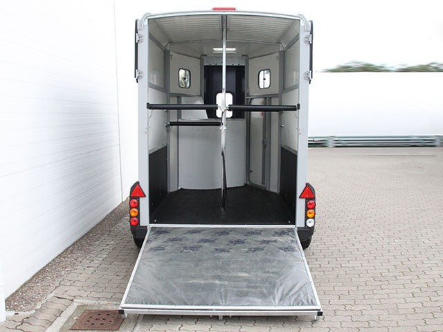 Ifor Williams Pferdeanhänger HB506|Sattelkammer|blau-Neu