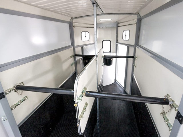 Ifor Williams Pferdeanhänger HB506|Sattelkammer|anthrazit-Neu