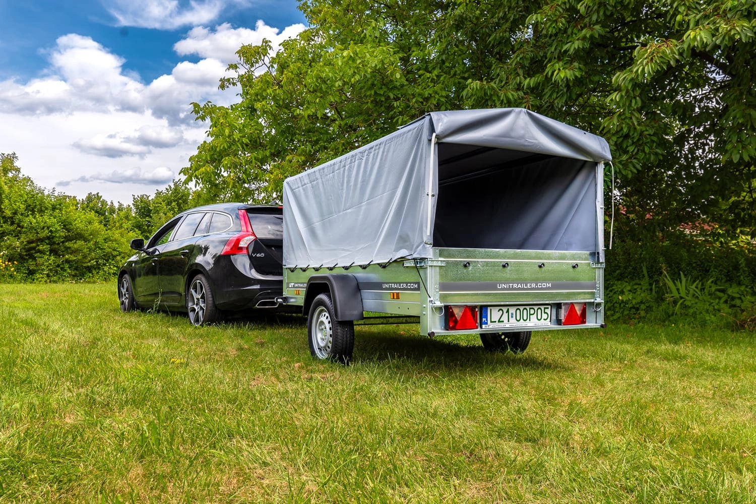 Straßenanhänger mit hoher Plane, Bügel H-800 und Stützrad 230x125 Garden Trailer 230 KIPP