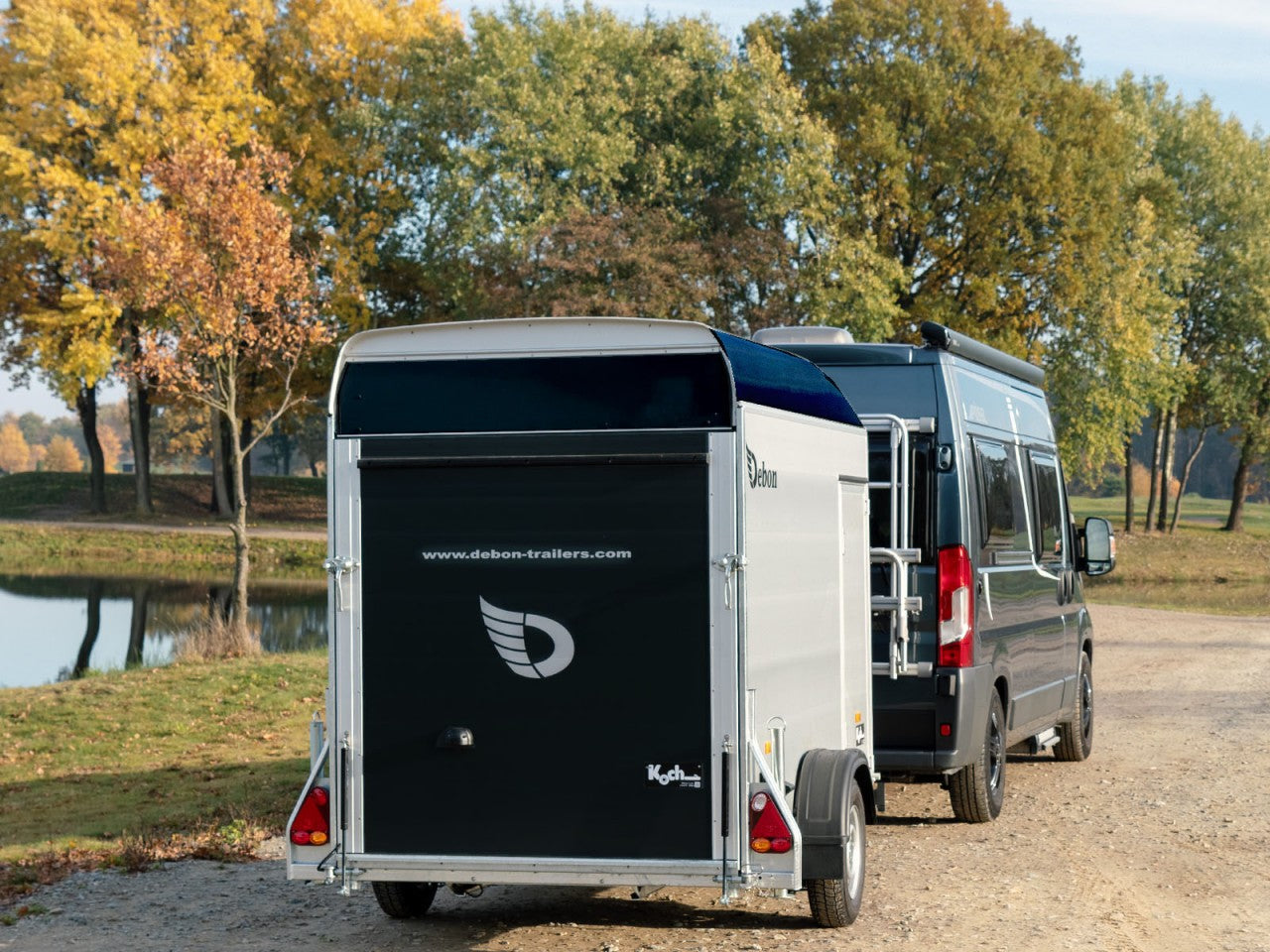 Debon Kofferanhänger C300 148x295cm H:190cm 1,3t|Alu|Polybug|Tür|schwarz-Neu